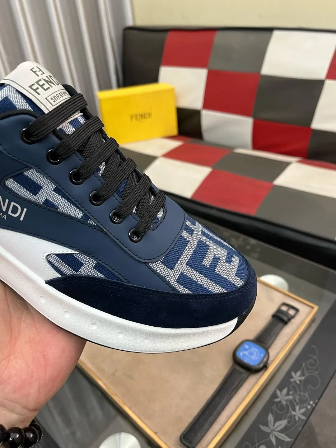 Men's Men's Shoes💰440⌚️⌚️[fendi] Fendi's classic and comfortable men's, this complex sneaker is made of soft calfskin➕genuine leather lining➕original ultra-light rubber material with rough outsole. This unique light style is suitable for the casual and refined sensibility of this season. It is comfortable and natural on the feet. It is an everyday style for casual travel in autumn and winter! 38−443️⃣colors available
